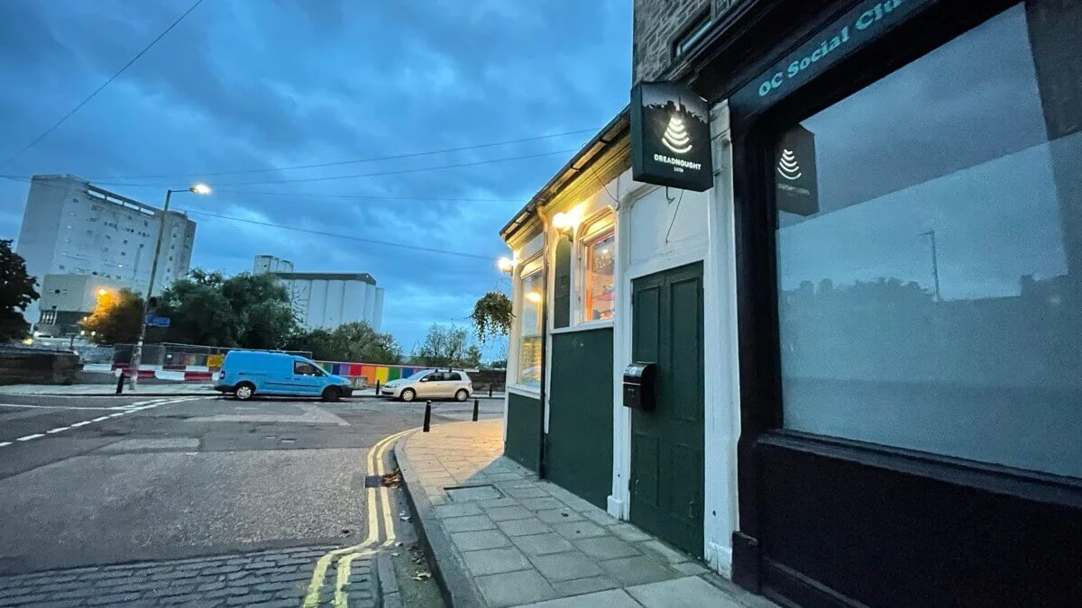 Outside of dreadnought pub leith from side